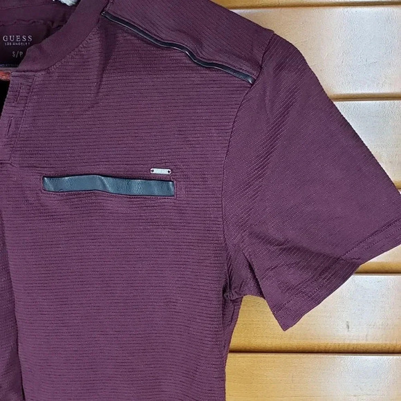 Guess Men's Tshirt In Burgundy - Picture 3 of 5